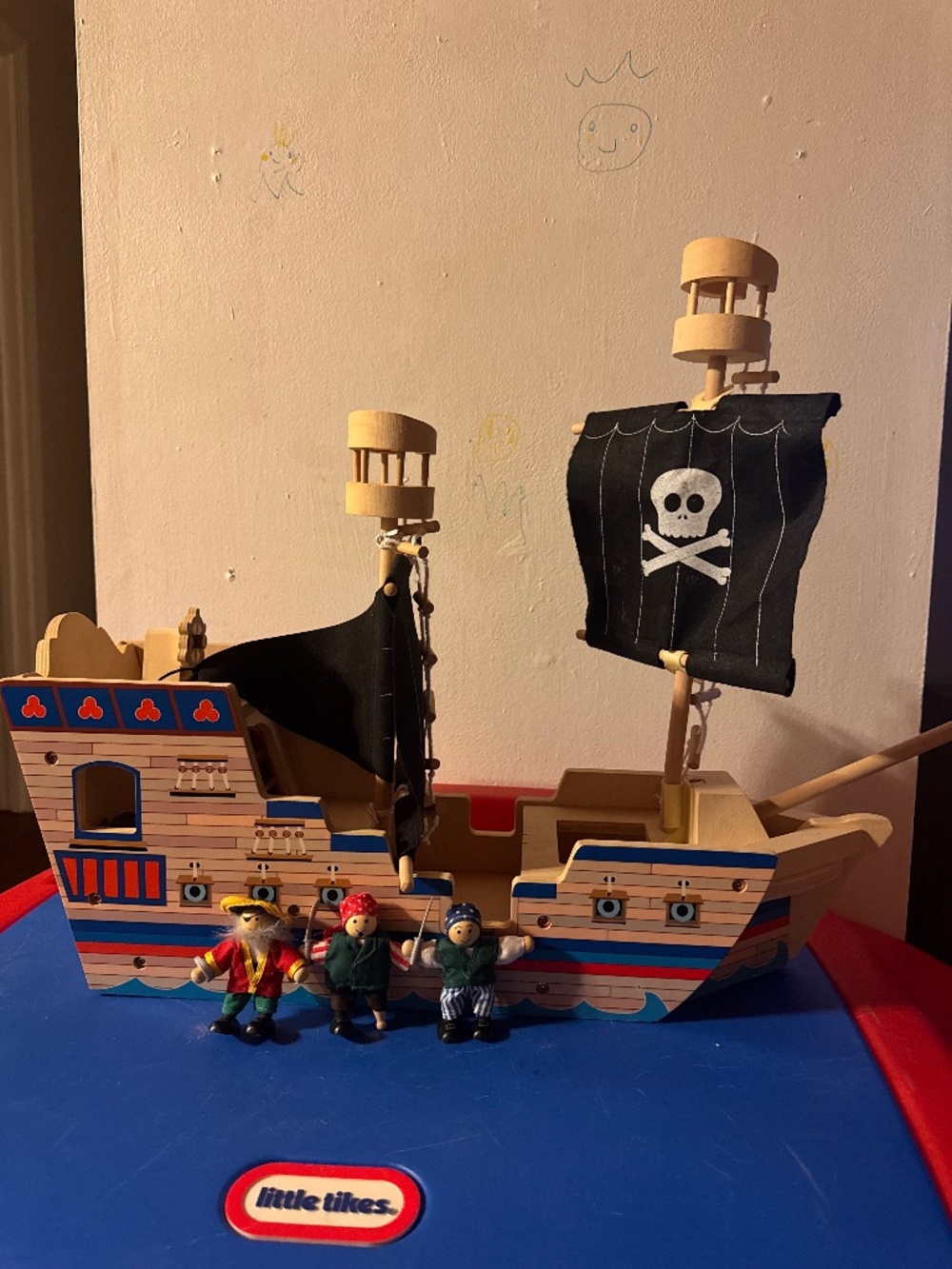 Rare Melissa & Doug Deluxe wooden Pirate Ship w/ figures Your child will be thri